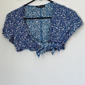 Tie Front Ditsy Floral Top - Size: Small